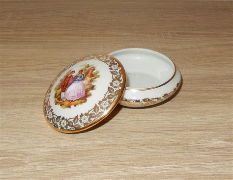 Boîtes à bijoux et boîtes en porcelaine 